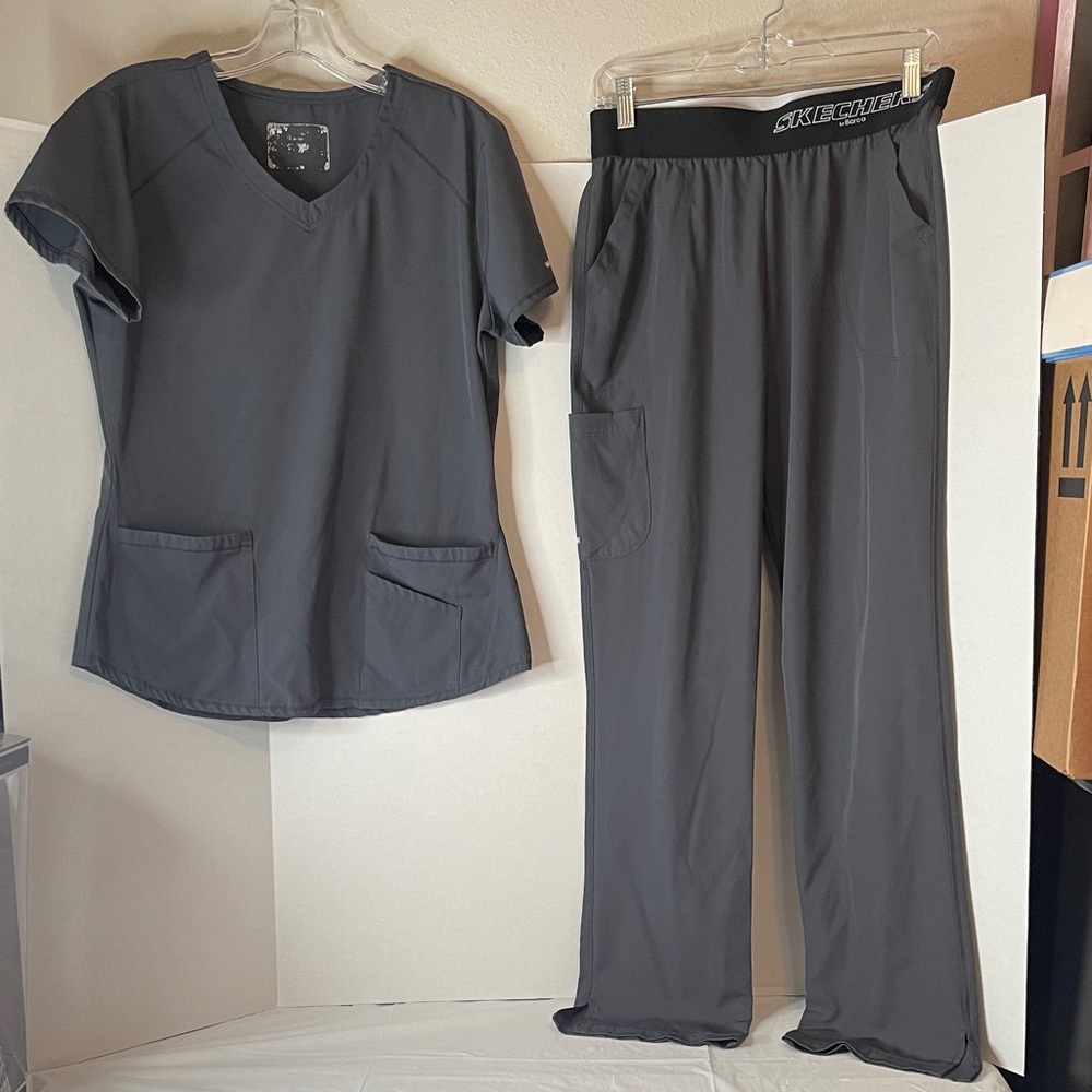 Skechers Gray Women's Scrub Set